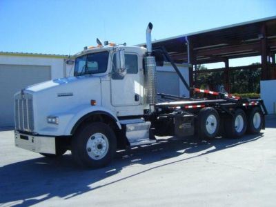 2004 Kenworth T800 Roll Off Truck For Sale