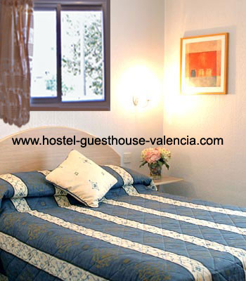 Las Fallas Guest House cheap accommodation only 70�/night for 2 people