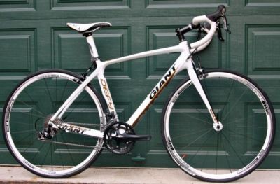NEW 2011 Giant Defy Advanced 2 Carbon Road Bike white carbon Medium 105 NR