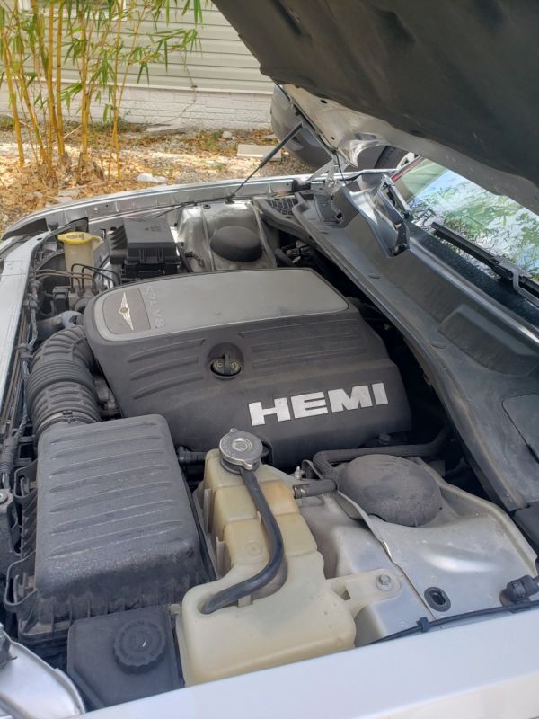 2006 Chrysler 300C HEMI NEW engine excellent condition $7500 Call 9545560821