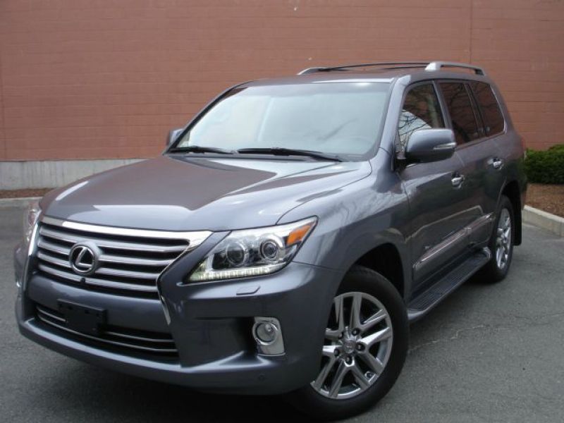 For sale: 2013 Lexus LX 570 4WD 4dr SUV Jeep Full Options Perfect Condition ........ 