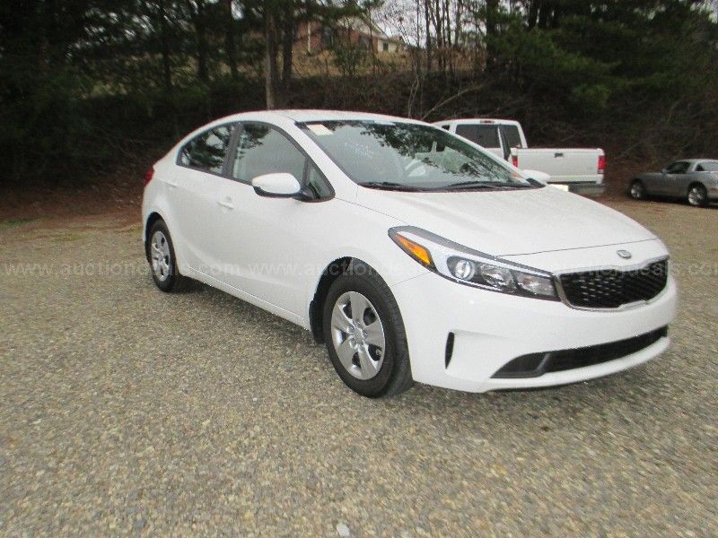 2018 Kia Forte LX 6M (#11886-8)
