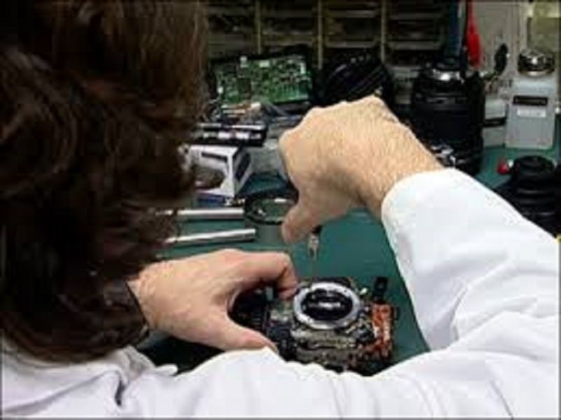 Photographic equipment repairer