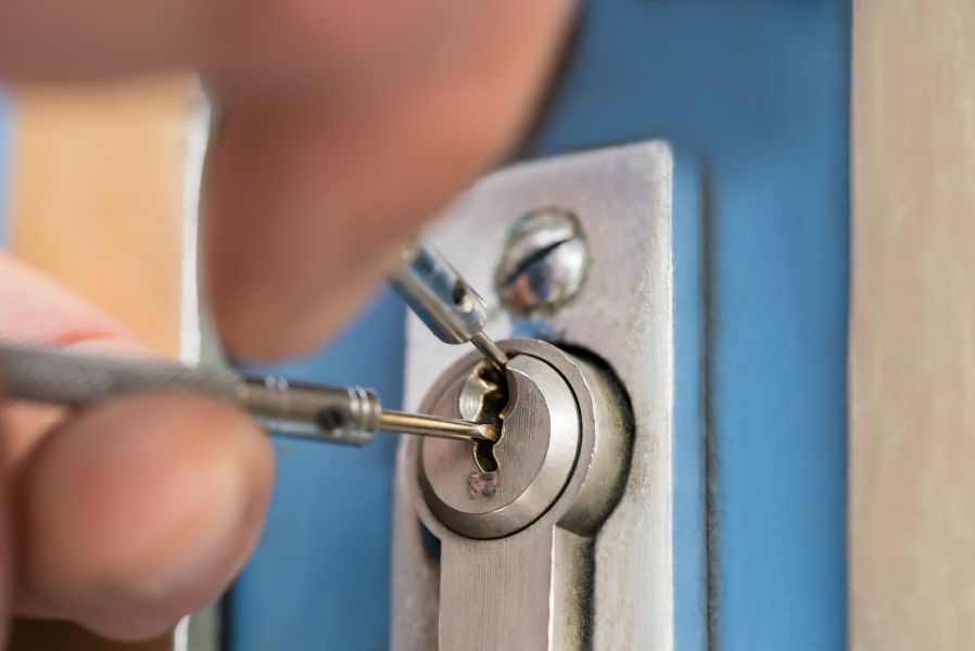 Hire Proficient Locksmiths In Cooper City For Mobile Lockout Assistance