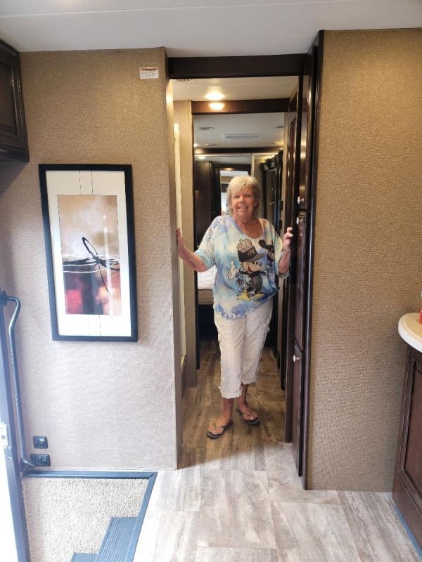 RV PAPAZZO 2016  34.7 FT 16,600 Mi 4 YRS WARRANTY $164,900 ANDRE 954 556 0821