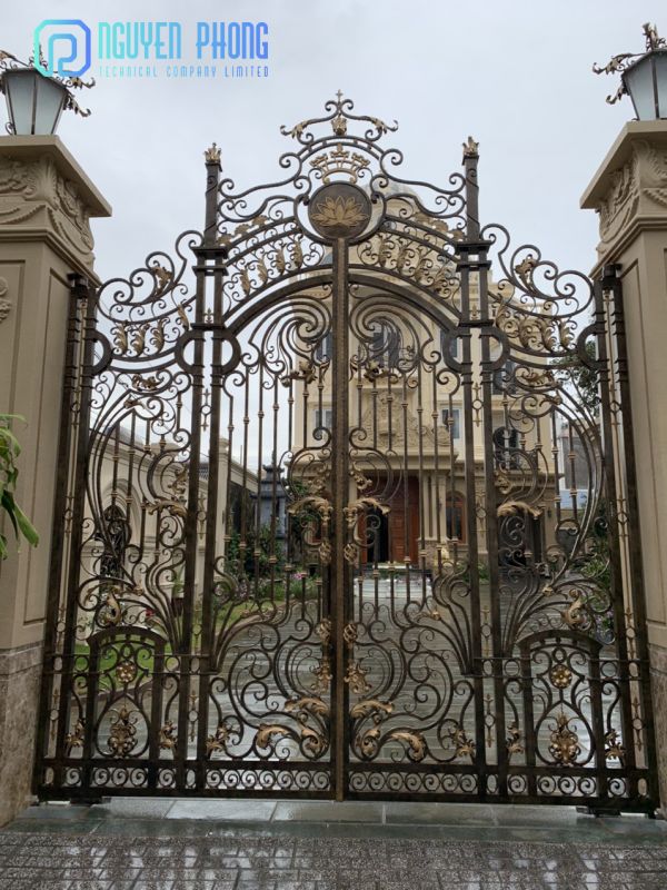 Custom Wrought Iron Gates With Competitive Prices 