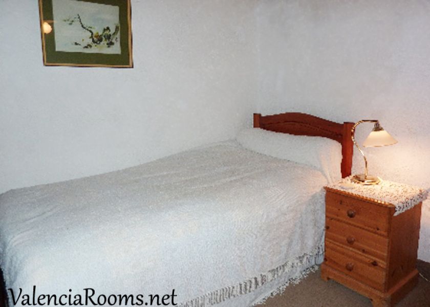 Affordable private rooms in Valencia, Spain10