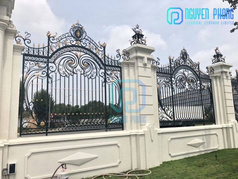 Custom-made Wrought Iron Fences With Luxury Patterns
