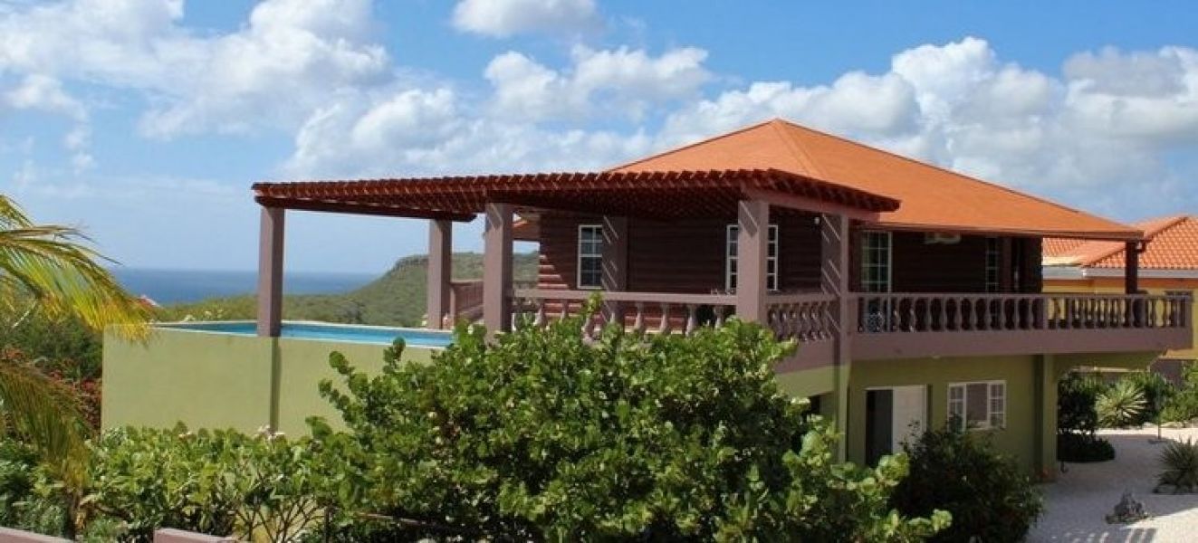 Villa with big swimming pool for sale in CURACAO CAS ABOU