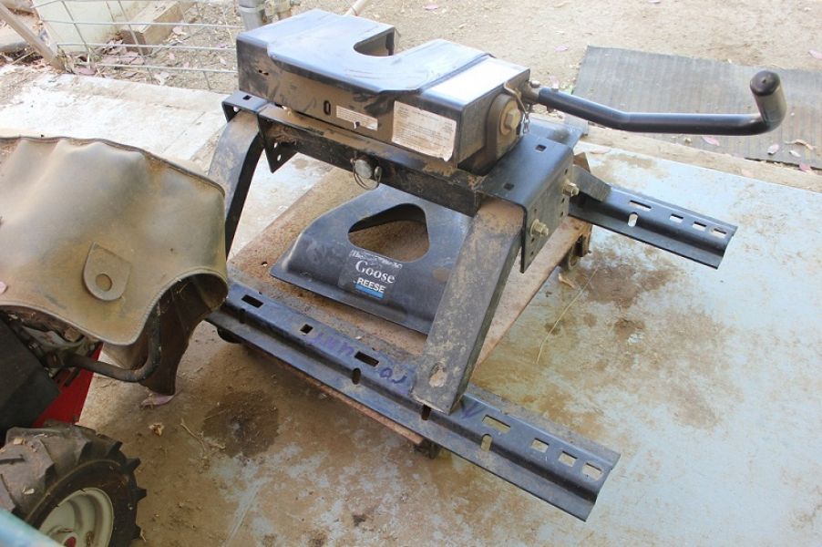 5th Wheel Reese Hitch And Husky Gooseneck Hitch For Fifth